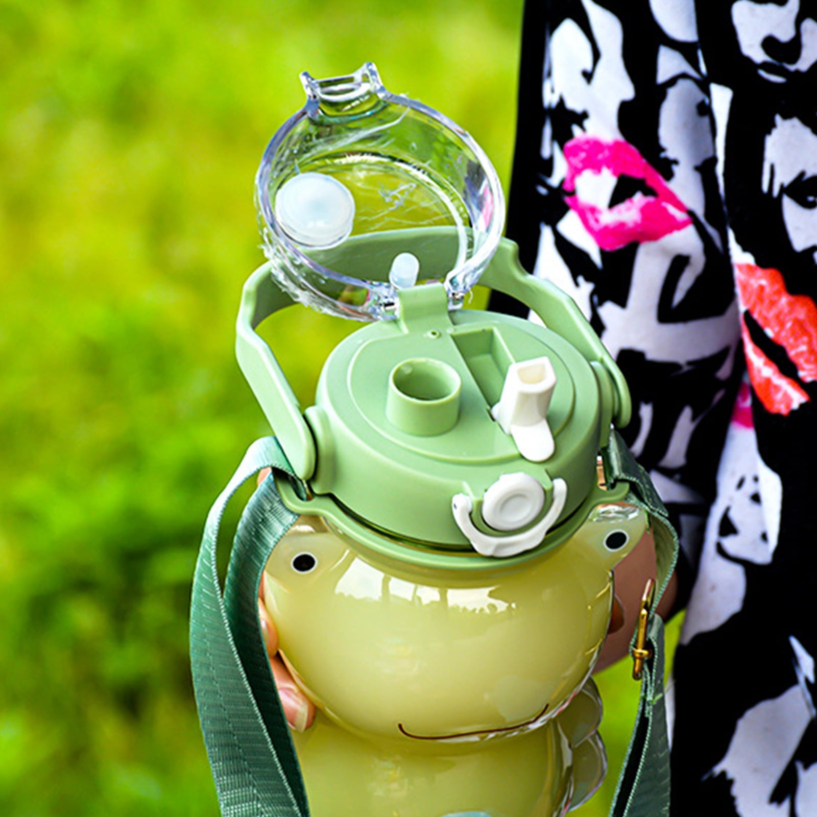 Kingzram Kawaii Frog Water Bottle Cute Clear Green Frog Water Bottle with  Straw and Strap Plastic Drinking Bottle Leakproof Jug for Girl School Sport  29oz 