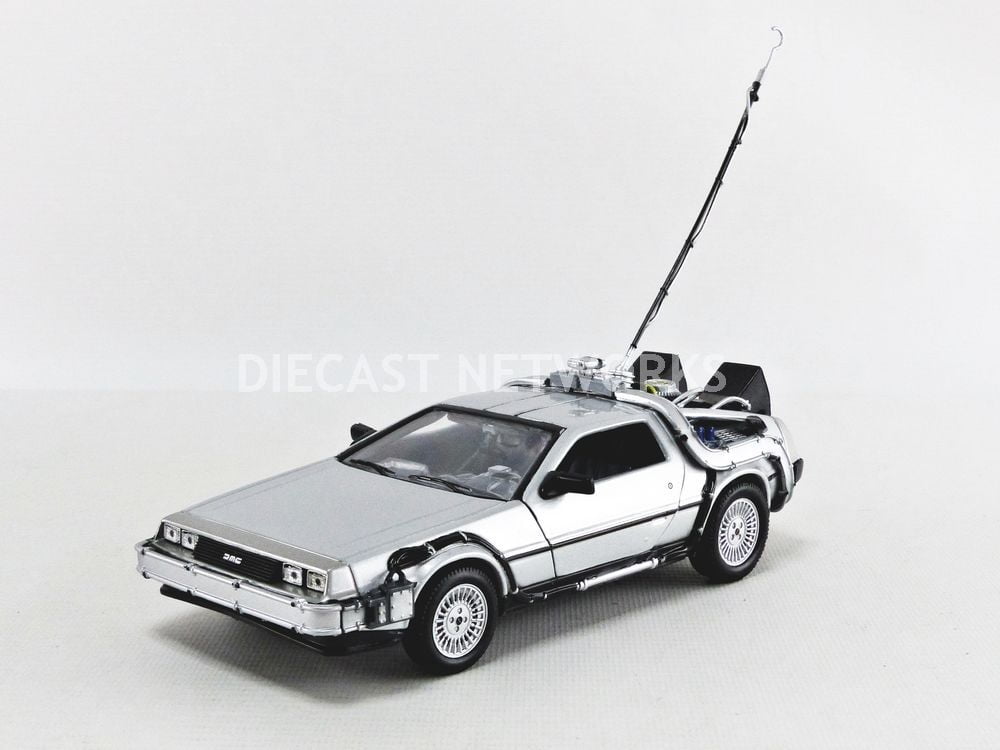 Details about   1:24 Back to the Future 2 DeLorean Time Machine Model Car Diecast Flying Wheels 