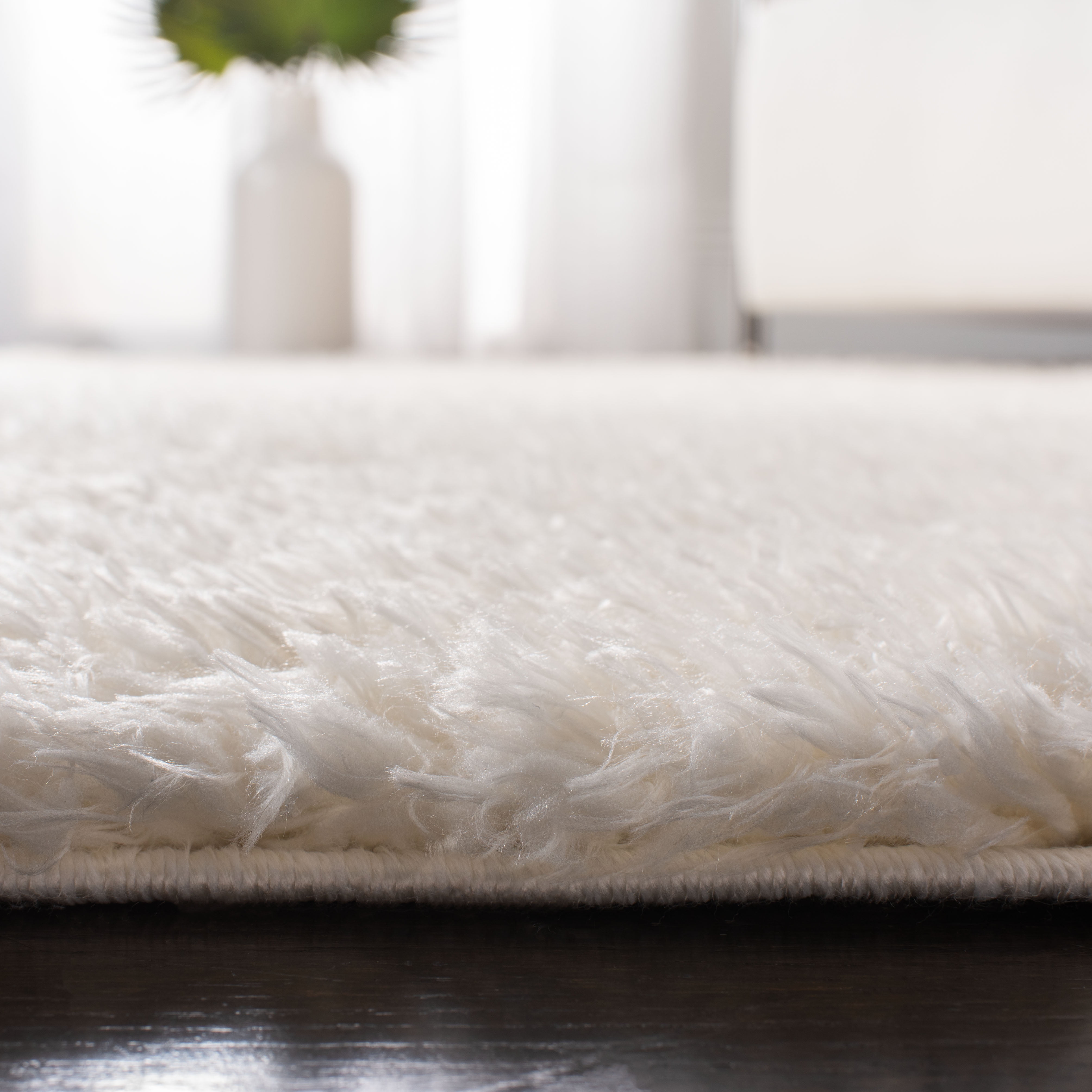 SAFAVIEH Madrid Miah Solid Polyester Shag Runner Rug, Ivory, 2' x 10'
