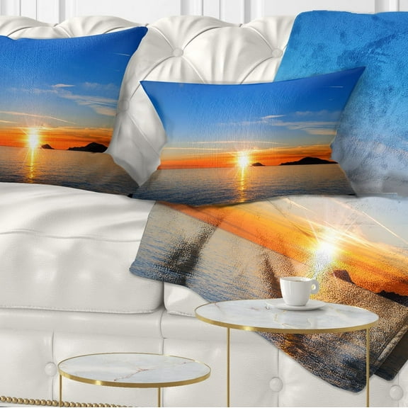 Designart Bright Sunset in Gulf of La Spezia - Seascape Throw Pillow - 12x20