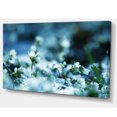 thumbnail image 2 of Fleurs Blanches sur Fond Bleu - Impression sur Toile Florale, 2 of 3