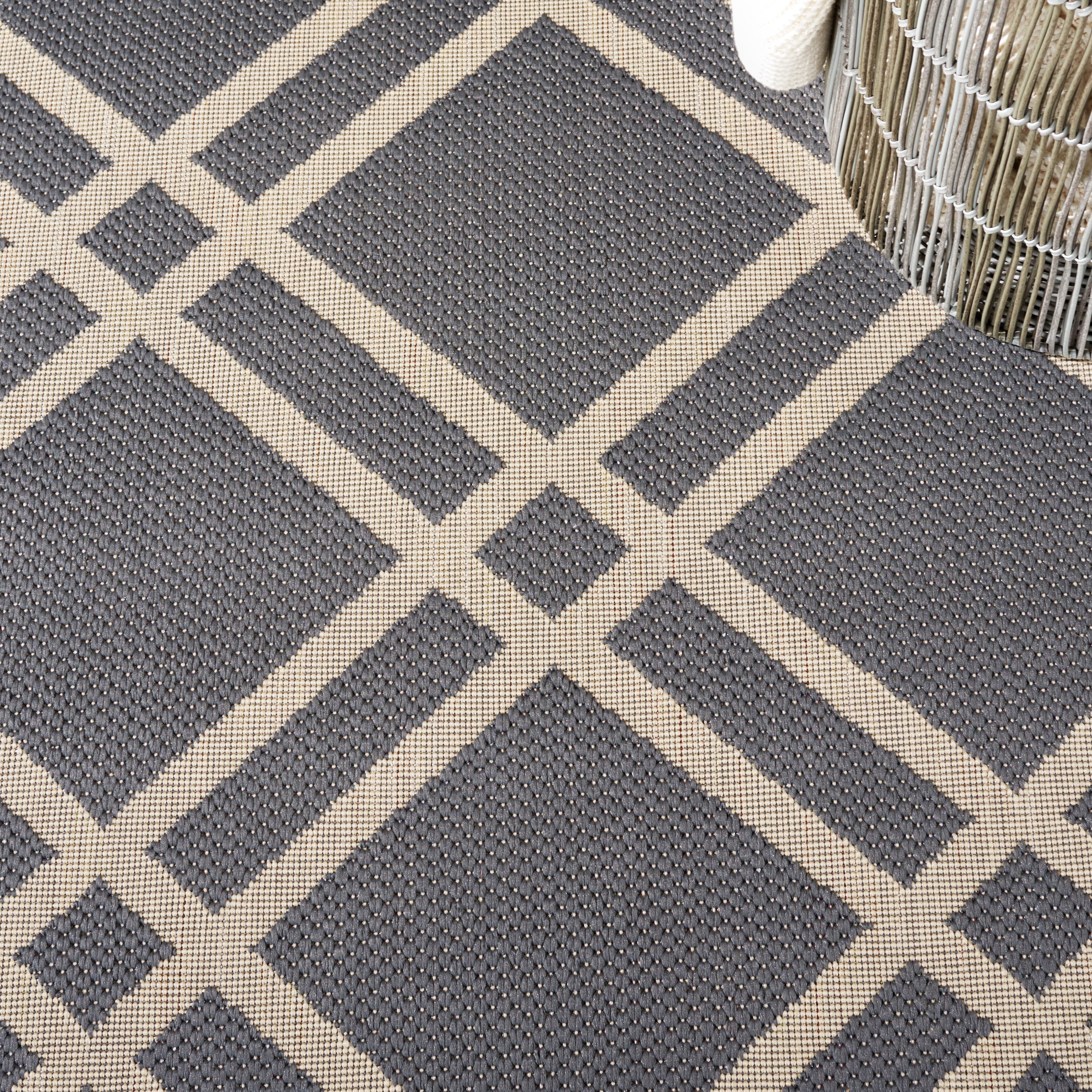 Safavieh Courtyard Jasper Geometric Indoor/Outdoor Area Rug, Anthracite/Beige, 7'10" x 7'10" Round