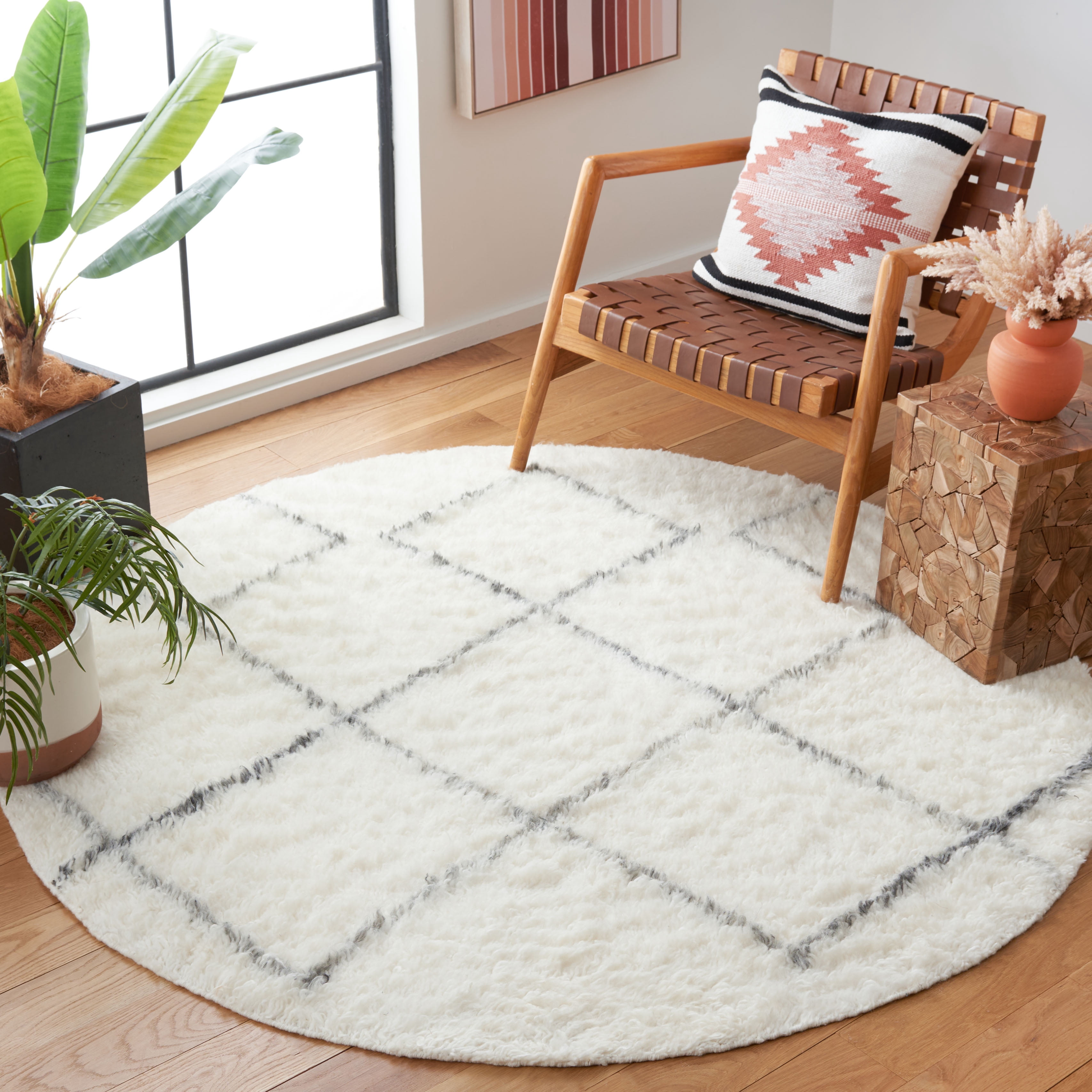 SAFAVIEH Kenya Marnie Diamond Area Rug, Ivory/Gray, 6' x 6' Round