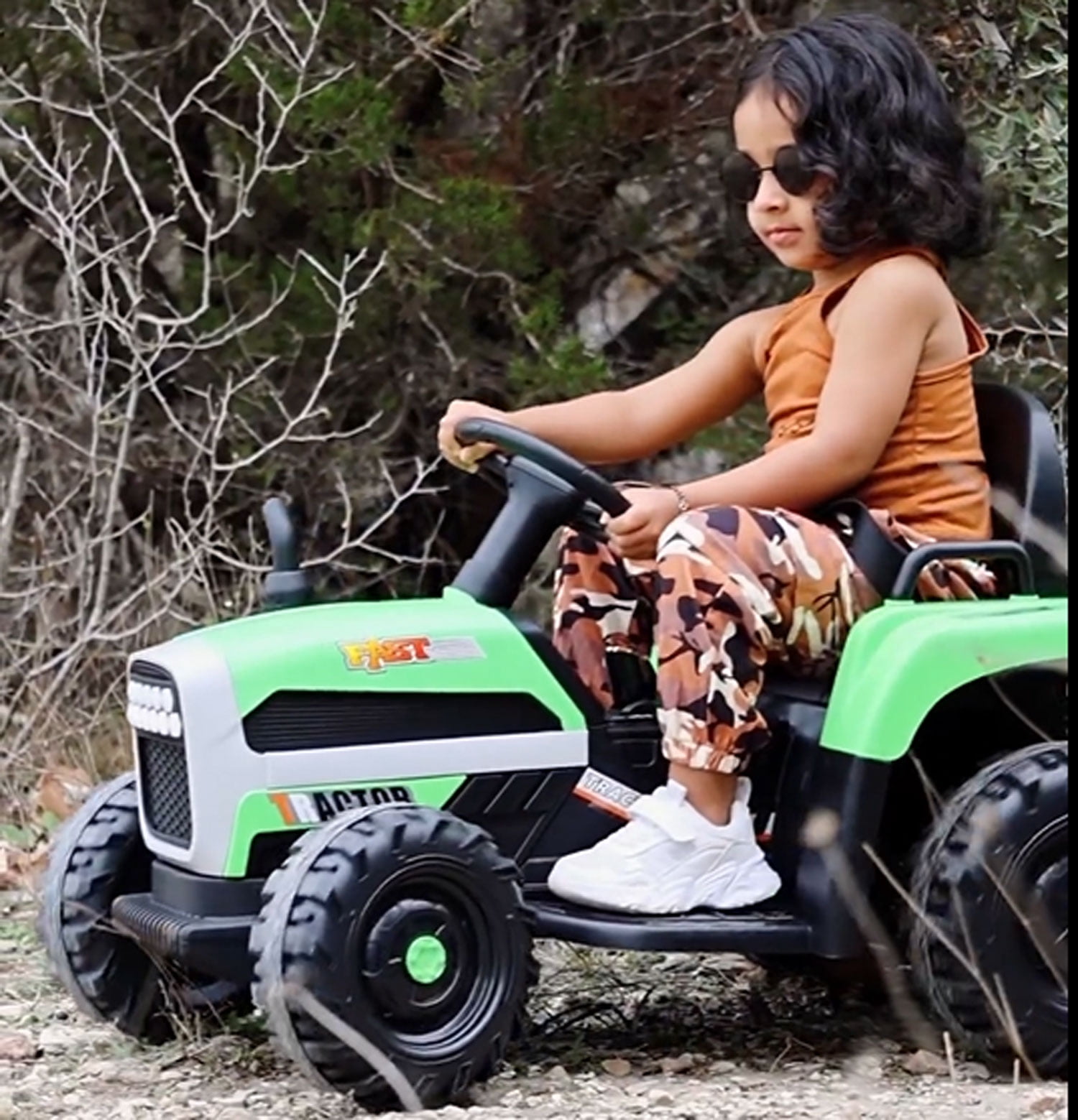 Funcid 12V Kids Ride on Tractor with Trailer 7AH Battery Powered Tractor Electric Car for Toddler, Ride on Toys Motorized Vehicle with Parents Remote Control, Bluetooth, 3 Speeds, 11-LED Lights Green