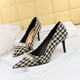 thumbnail image 4 of Zapatos de tacón fino para mujer, de tela a cuadros, con punta puntiaguda y cadena de metal, de lujo, de tacón medio, sexys, 4 of 5