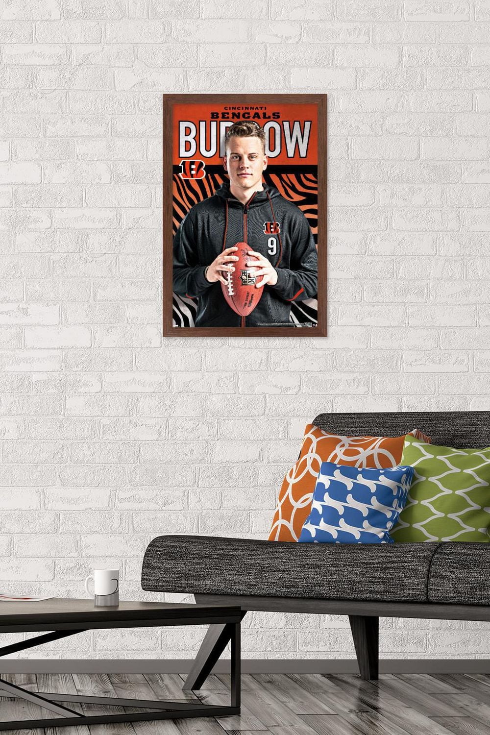NFL Cincinnati Bengals - Joe Burrow Pose 20 Wall Poster, 14.725" x 22.375" Framed