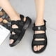 thumbnail image 4 of Sandalias de playa para hombre Suela gruesa Soporte para arco Sandalias de verano Zapatillas (Negro 40), 4 of 9