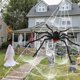 thumbnail image 2 of Araña gigante para decoración de Halloween, accesorios de felpa escalofriante para interiores y exteriores, suministros de truco de broma De Araneid grande, 2 of 4