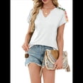 thumbnail image 2 of Blusas de Mujer con Cuello en V, Estampado Floral de Crochet, Corta, Informal, de Verano L, 2 of 10