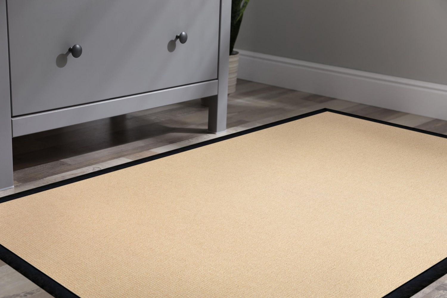 Tapis d'appoint Athena en laine naturelle et PU noir de 1 pi 10 po x 2 pi 10 po