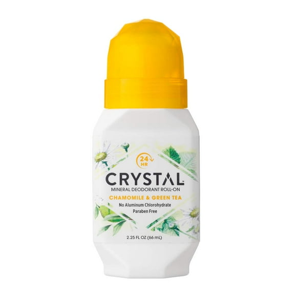 Desodorante Crystal Essence Roll-On de manzanilla y té verde, 66 ml