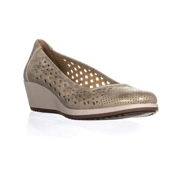 naturalizer square toe pumps