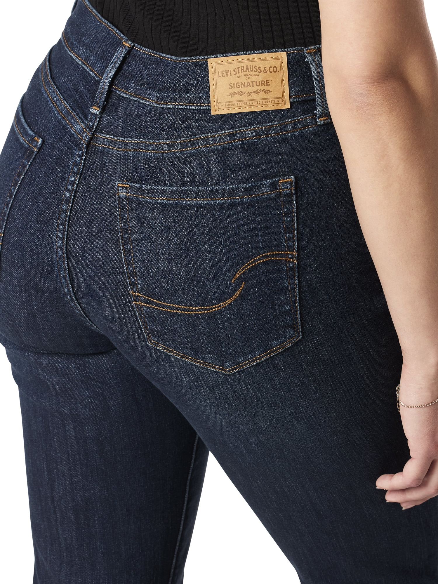 Levi Strauss Signature Women's and Women's Plus Mid Rise Straight Jeans, Tummy-Smoothing Pannel