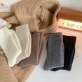 thumbnail image 3 of Nvzi 3 pares de calcetines blancos de punto cálidos para invierno, calcetines casuales de cuello redondo, calcetines cómodos para uso diario en clima frío, talla única., 3 of 5