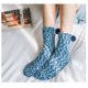 thumbnail image 4 of Calcetines de invierno Qarigey para mujer antideslizantes de terciopelo coral azul marino y blanco, 4 of 6