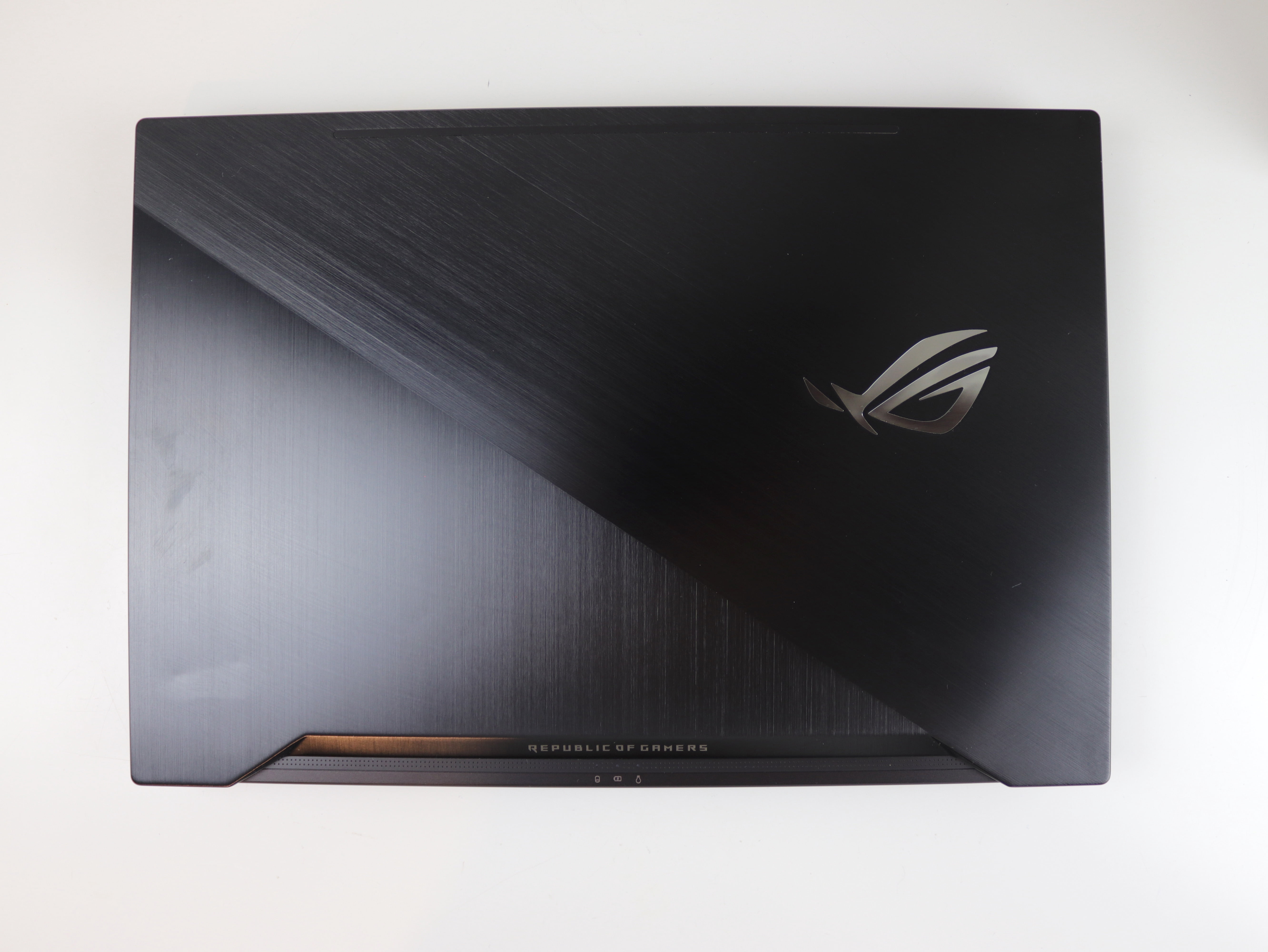 ASUS ZEPHYRUS GX501VI 15.6 Laptop i7-7700HQ 16GB RAM 512GB SSD 8GB NVIDIA GTX 1080 Windows 11