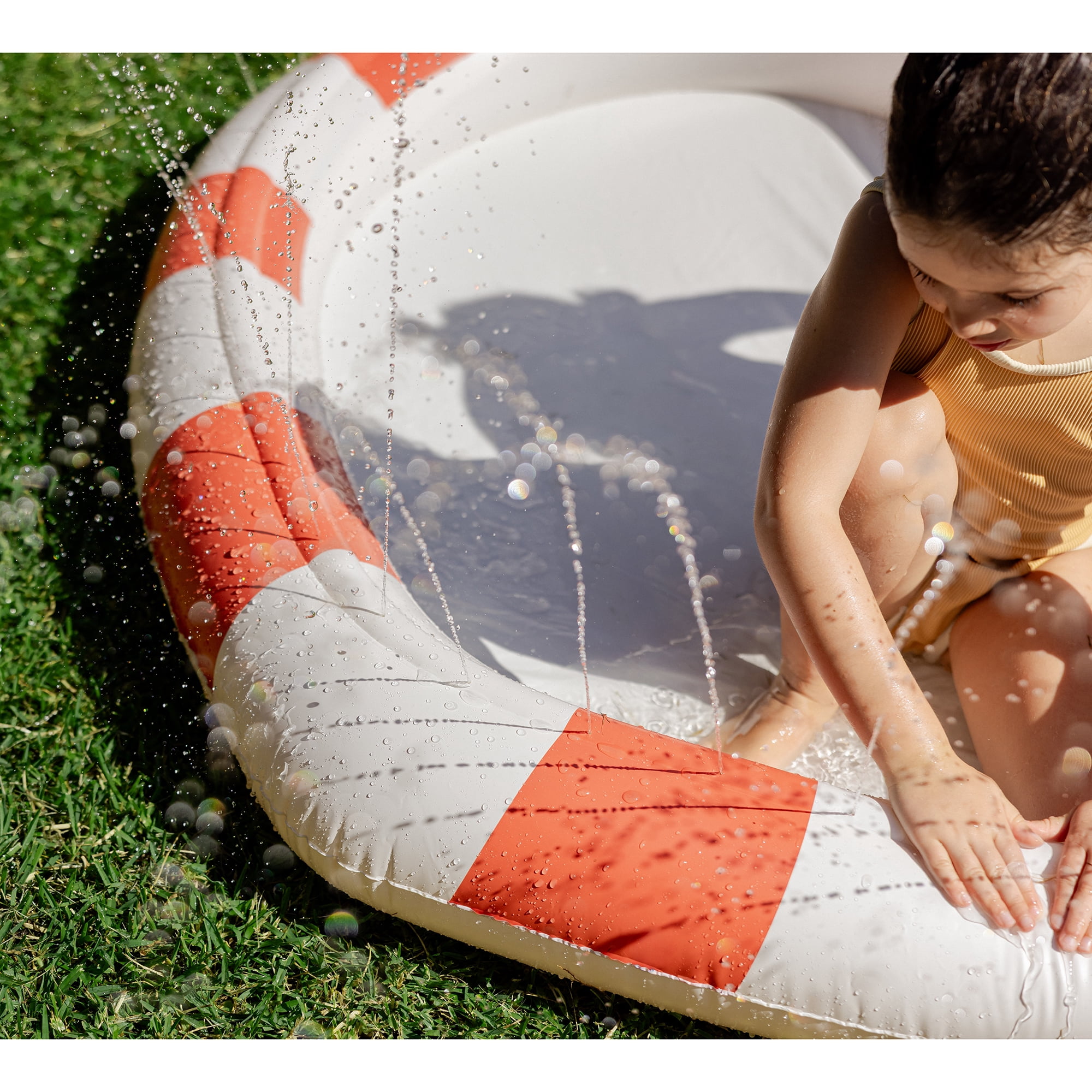 Sunnylife: Kids Sprinkler Mat - Poppy the Peach - Red-White Striped Fruit Character, 59" Inflatable Water Sprayer Wade Pool, Outdoor Play Splash Center