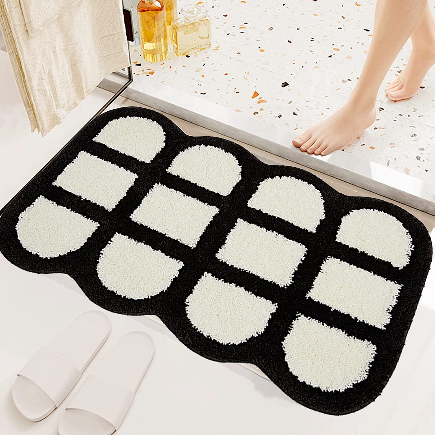 UKELER Absorbent Bath Rugs, Black and White Rug for Bathroom, Machine