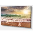 thumbnail image 2 of Plage de Sable Lavée par les Vagues, 2 of 3