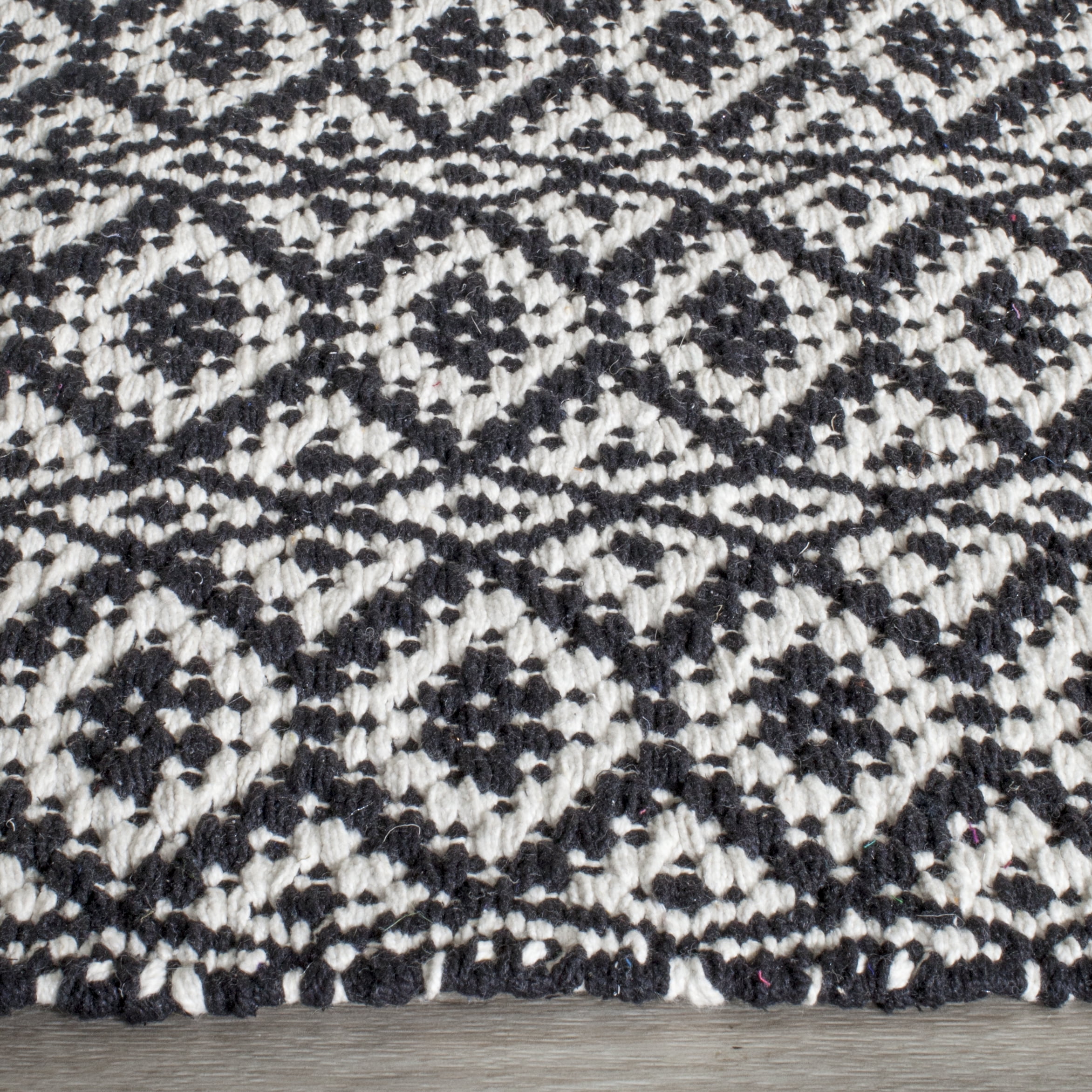 Safavieh Montauk Corrine Geometric Cotton Runner Rug, Ivory/Black, 2'3" x 13'