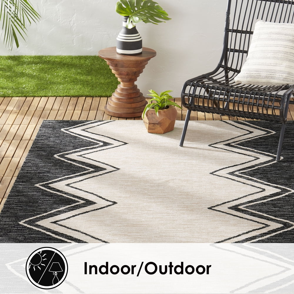 Nicole Miller New York Patio Sofia Leon Southwest Tribal Indoor/Outdoor Area Rug , Black/Ivory, 5'2"x7'2"