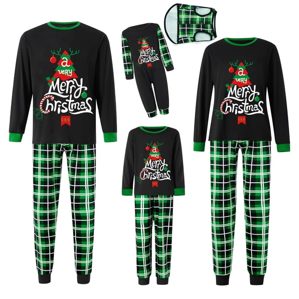 Conjunto de pijamas navideños familiares a juego con estampado de árbol, letras y cuadros. Pijamas de vacaciones para papá, mamá y niños.