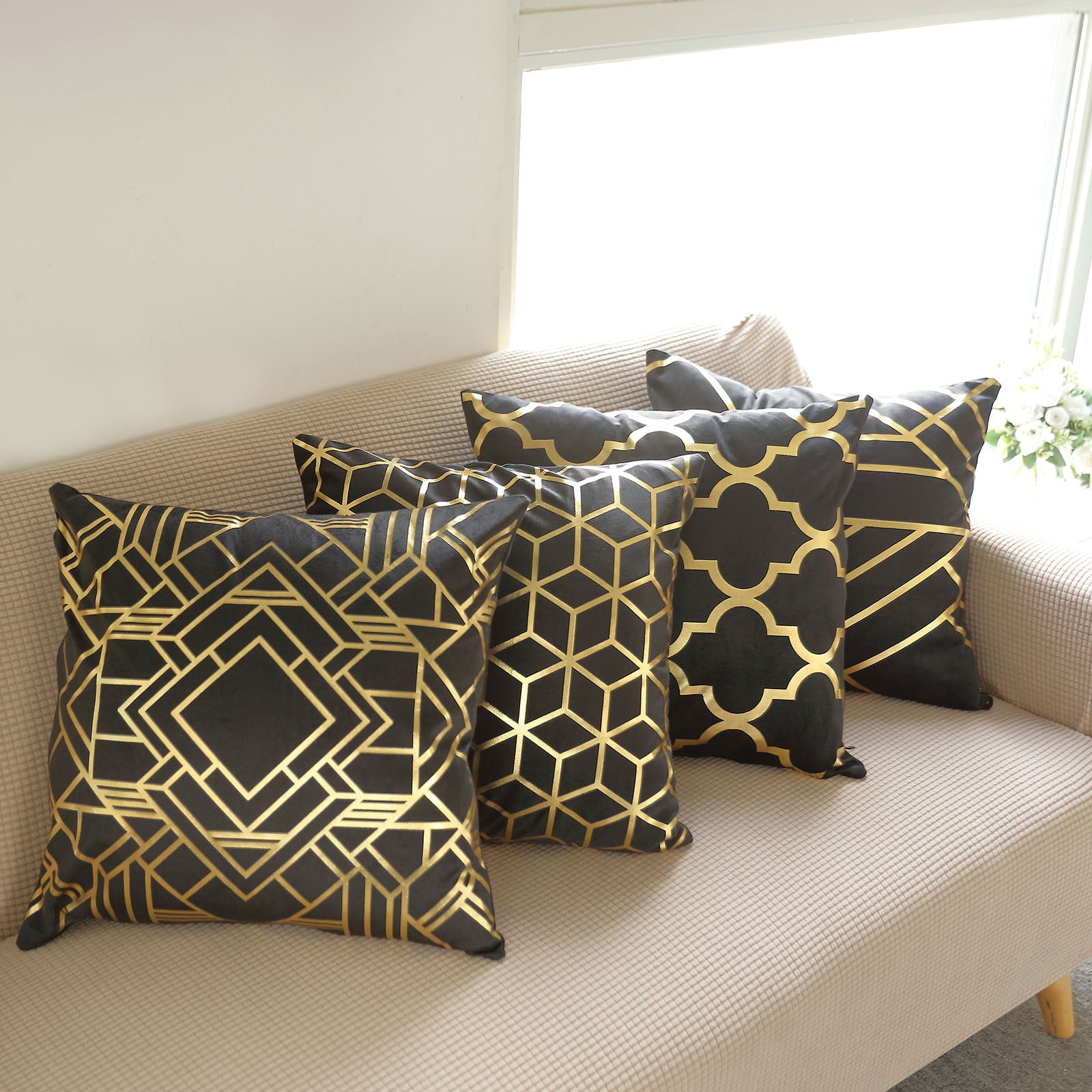 UKZMN Set of 4 18x18 Gold Fashion Throw Pillow Covers Yellow Black Perfume  Flower Eyelash Bed Decorative Pillow Covers for Couch Sofa, Velvet Square  Pillow Cove…