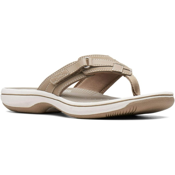 Clarks black shop patent flip flops