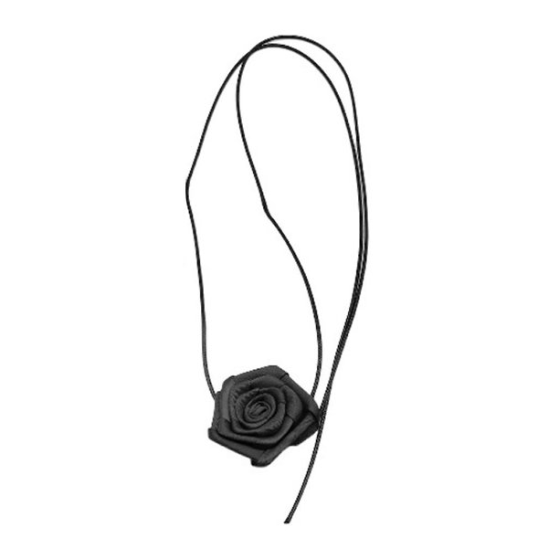 Collar de mezcla y combinación de cadena de clavícula con colgante de rosa con sentido de nicho de tendencia de moda
