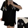 thumbnail image 4 of Conjunto de pijamas de manga corta para mujer Decoración con lazo Cuello en V Top de dos piezas Pantalones cortos Ropa de dormir Negro M (40-50 kg), 4 of 8