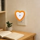 thumbnail image 5 of Decoración del hogar, decoración de habitaciones, decoración de paredes, luz nocturna LED enchufable en forma de corazón con sensor de anochecer al amanecer, encendido automático por la noche y apagad, 5 of 6