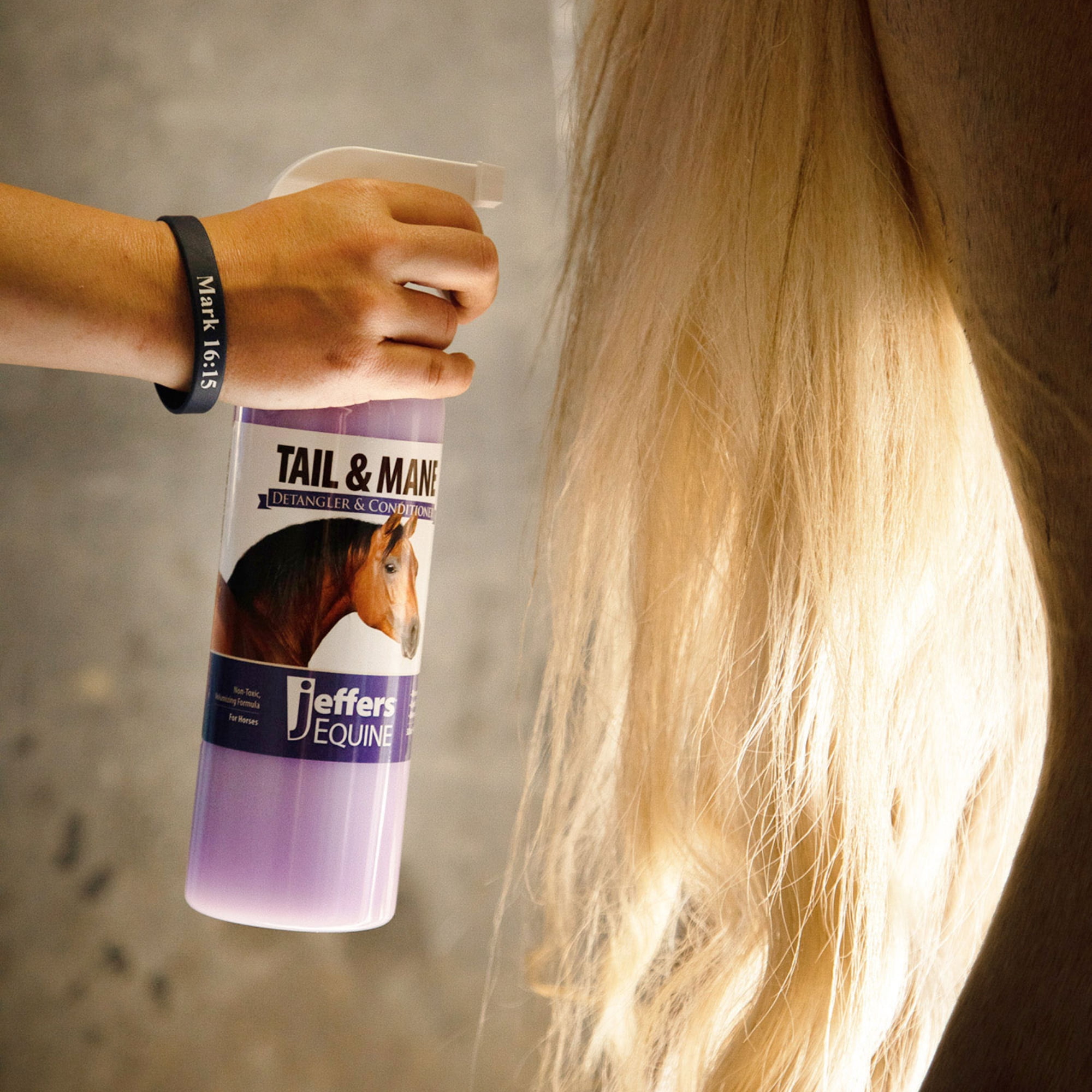 Jeffers Equine Tail & Mane Detangler & Conditioner for Horses, 128 oz Gallon – Soap Free, Non Greasy Formula, Helps Loosen Knots & Tangles, Frizz Control, Soft Silky Shine, Fresh Scent, Made in USA