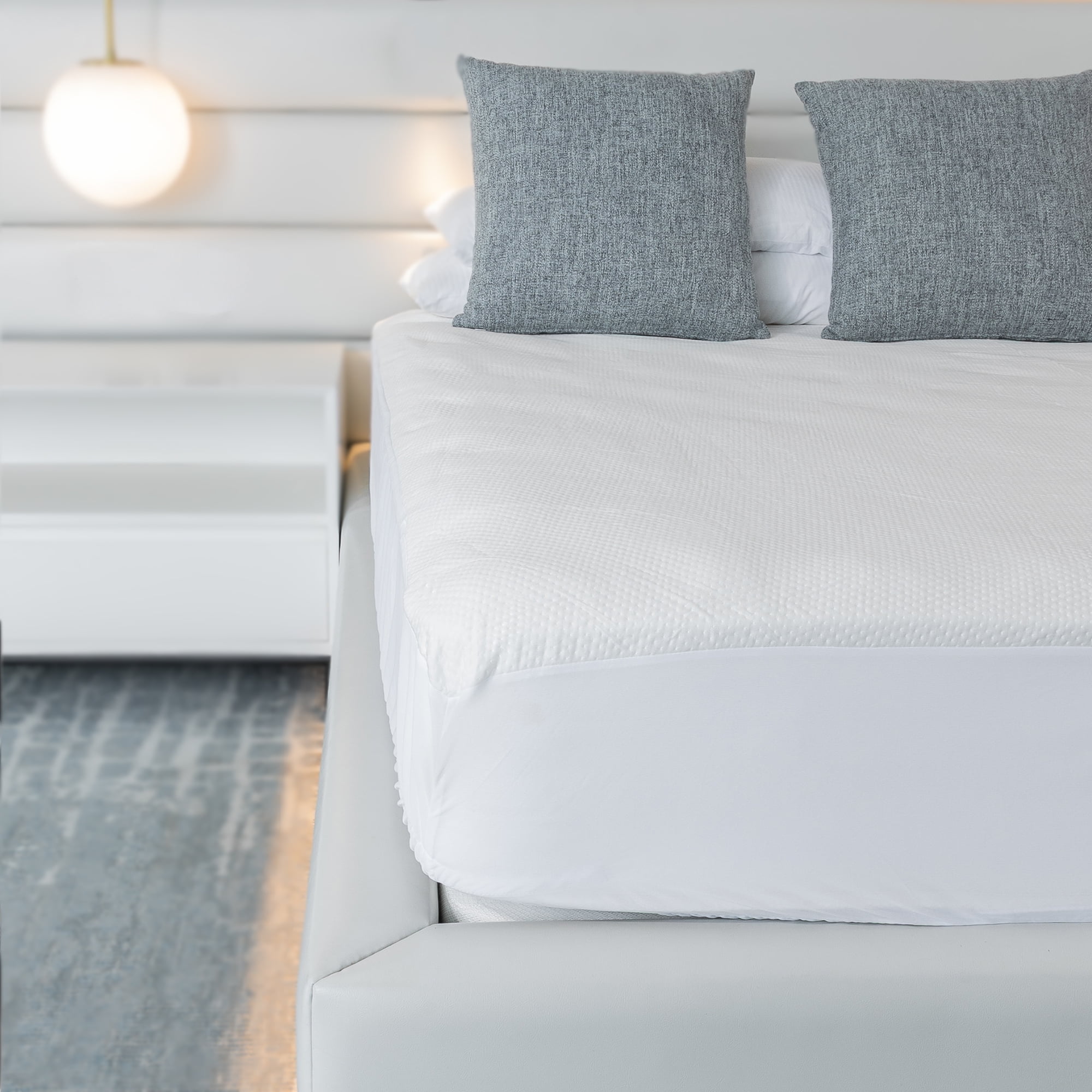 VOLUME Circular Knit Fitted Mattress Protector with TENCEL™ Lyocell Fibers QUEEN