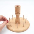 thumbnail image 3 of Estante de madera de haya con 8 carretes de hilo, soporte para acolchar bordado y costura, 3 of 4
