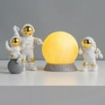 thumbnail image 2 of Figuras de astronauta (4 unidades), estatuas de astronautas de PVC, figuras decorativas, modelos de acción. Amarillo dorado, 2 of 9