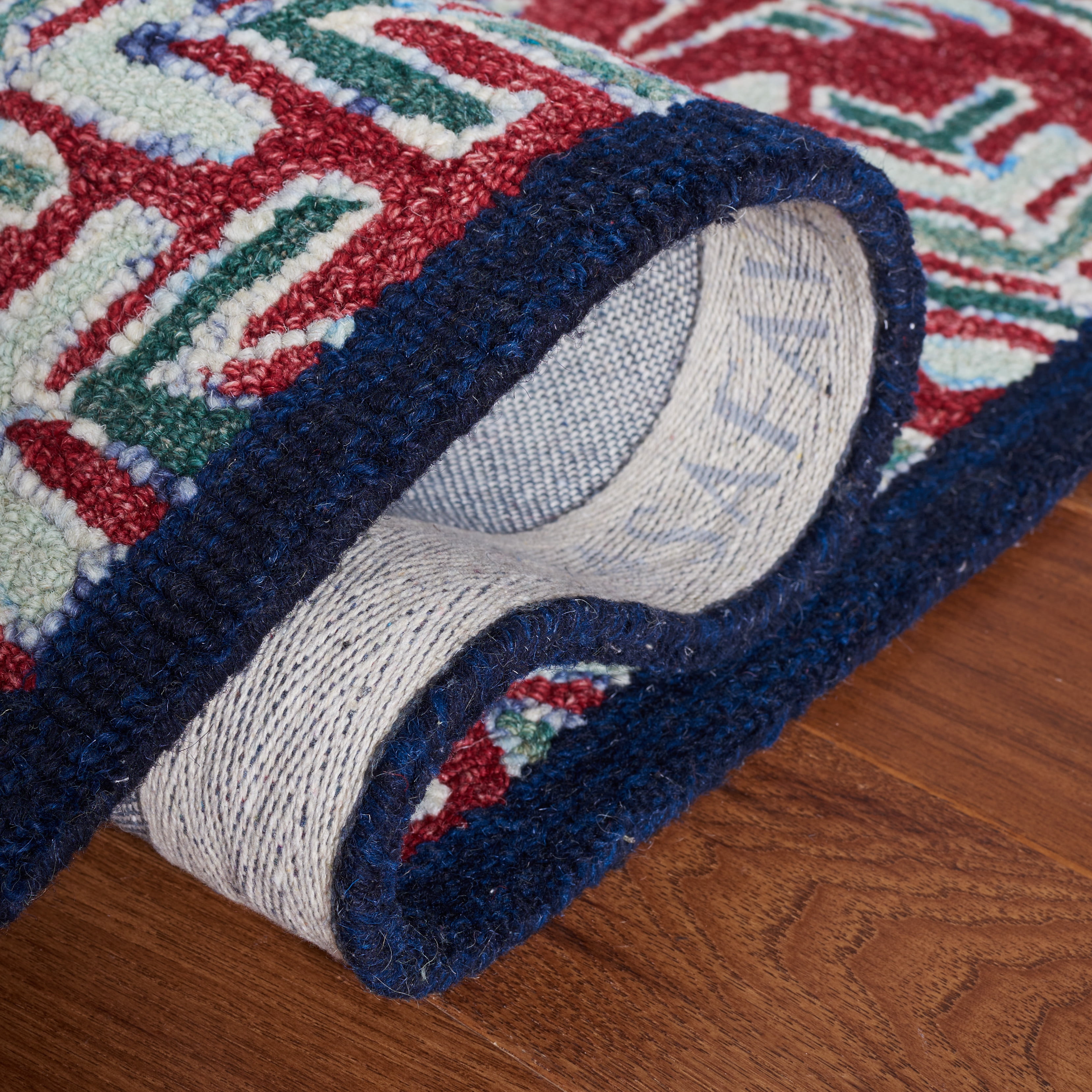 SAFAVIEH Capri Proinsias Leaves Wool Area Rug, Red/Green, 7' x 7' Round