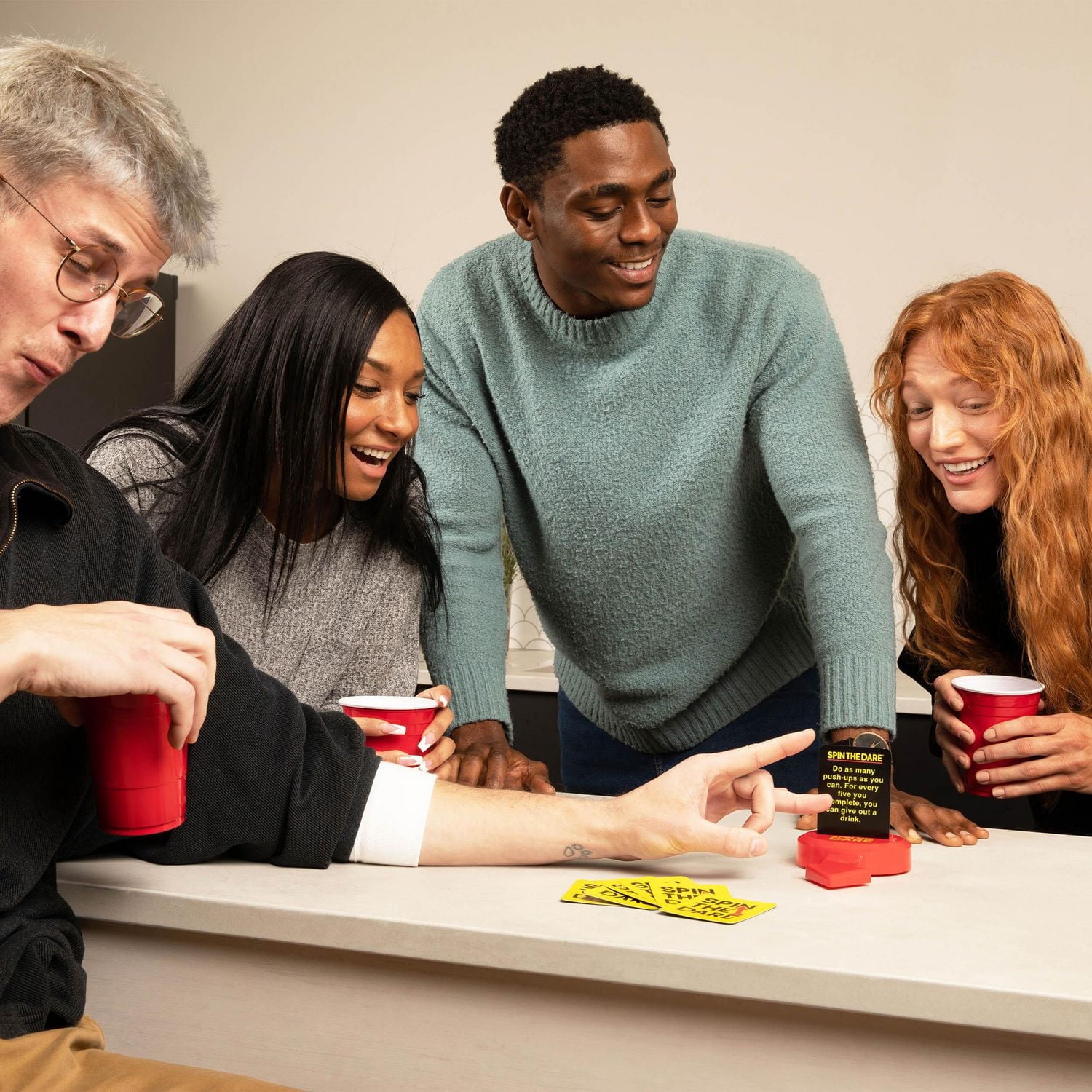 Spin The Dare : Le nouveau jeu Drink or Dare des créateurs du jeu de fête à boire pour adultes Buzzed