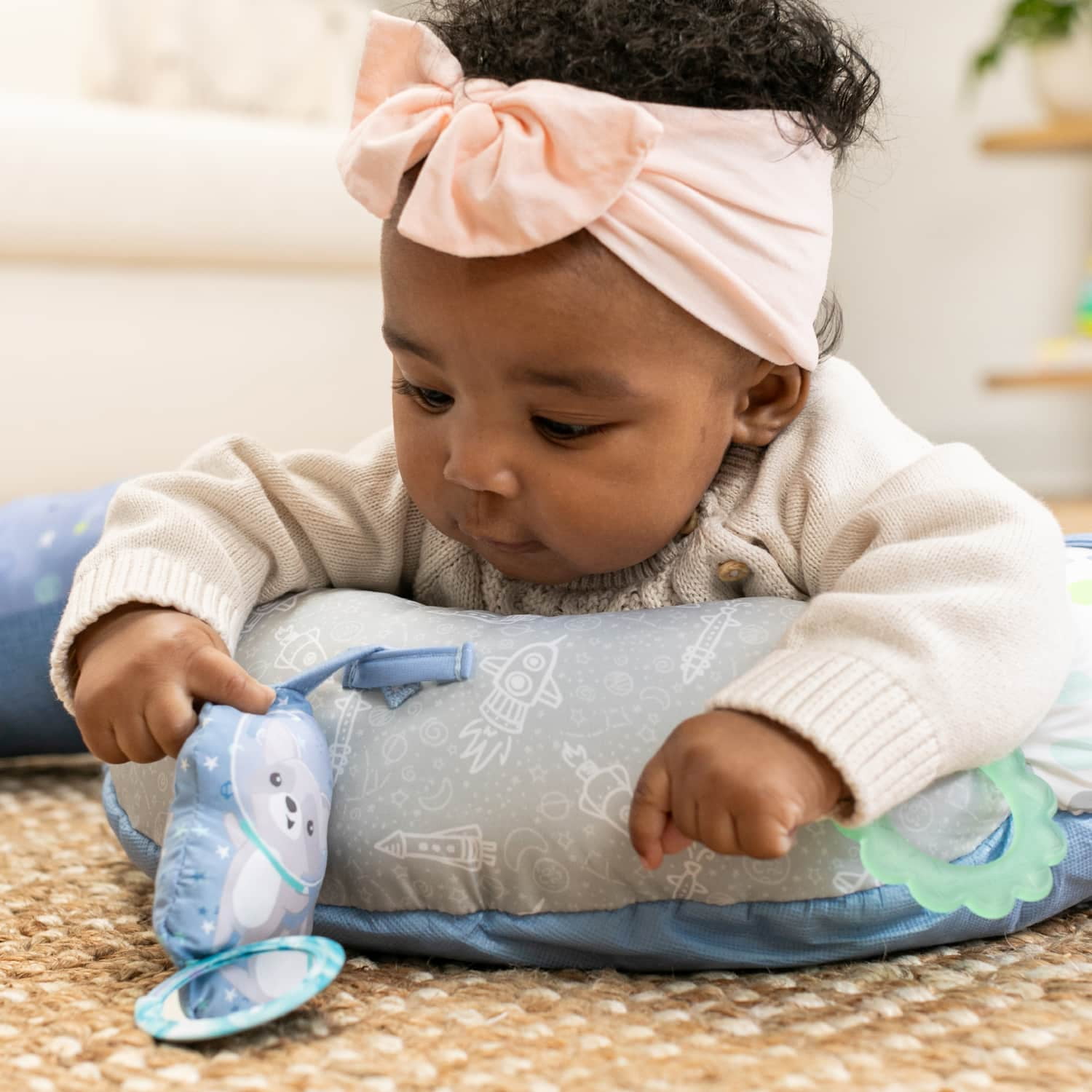 Infantino 2-in-1 Tummy Time & Seated Support Activity Gym for Ages 6-12 Months, Multicolor Space