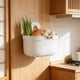 thumbnail image 5 of Estante de pared con ganchos y orificios en la parte inferior, ideal para cocinas y baños., 5 of 7