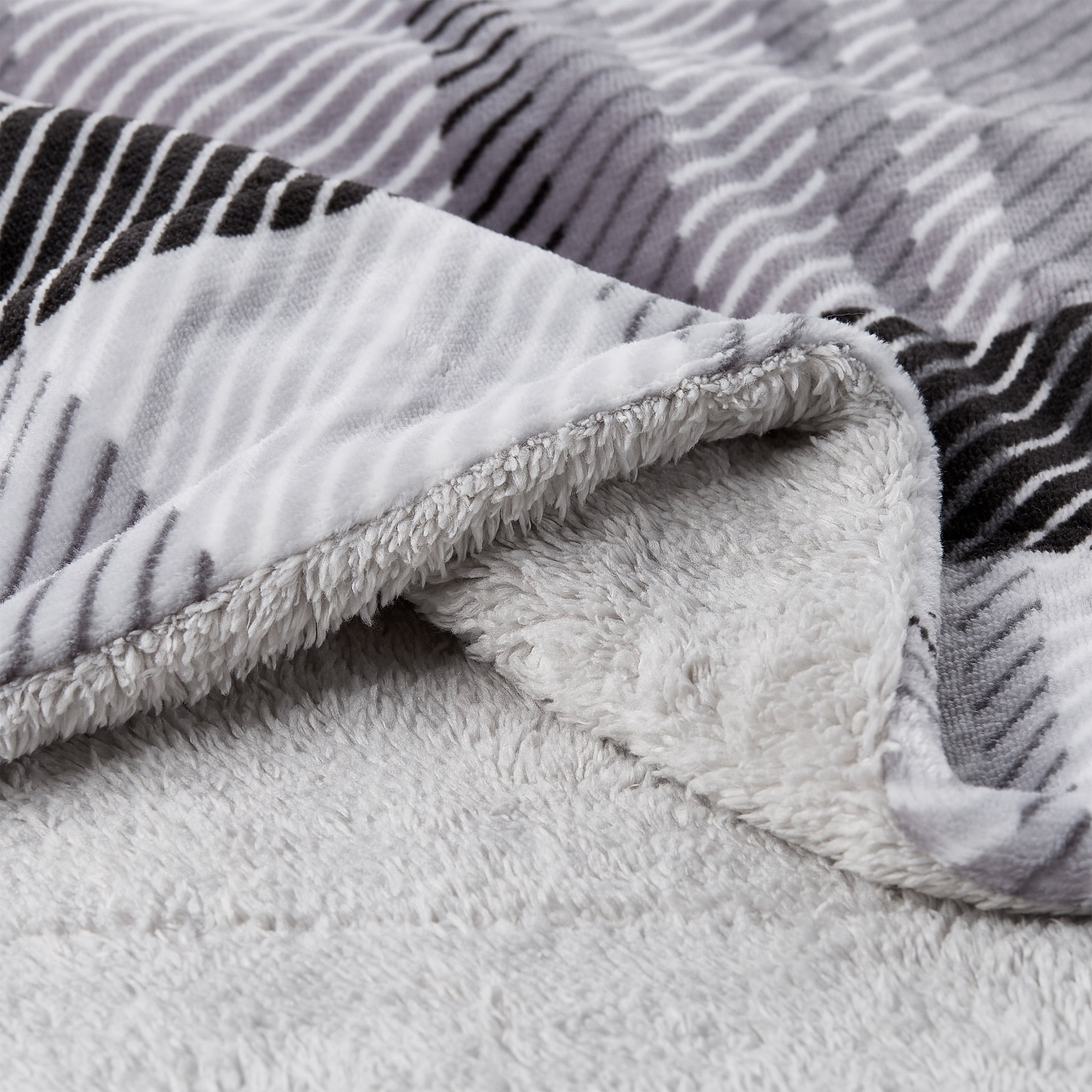 Sommerset Home Poly Fleece Sherpa Sofa Throw Blanket (Gray/White Plaid, Adult)