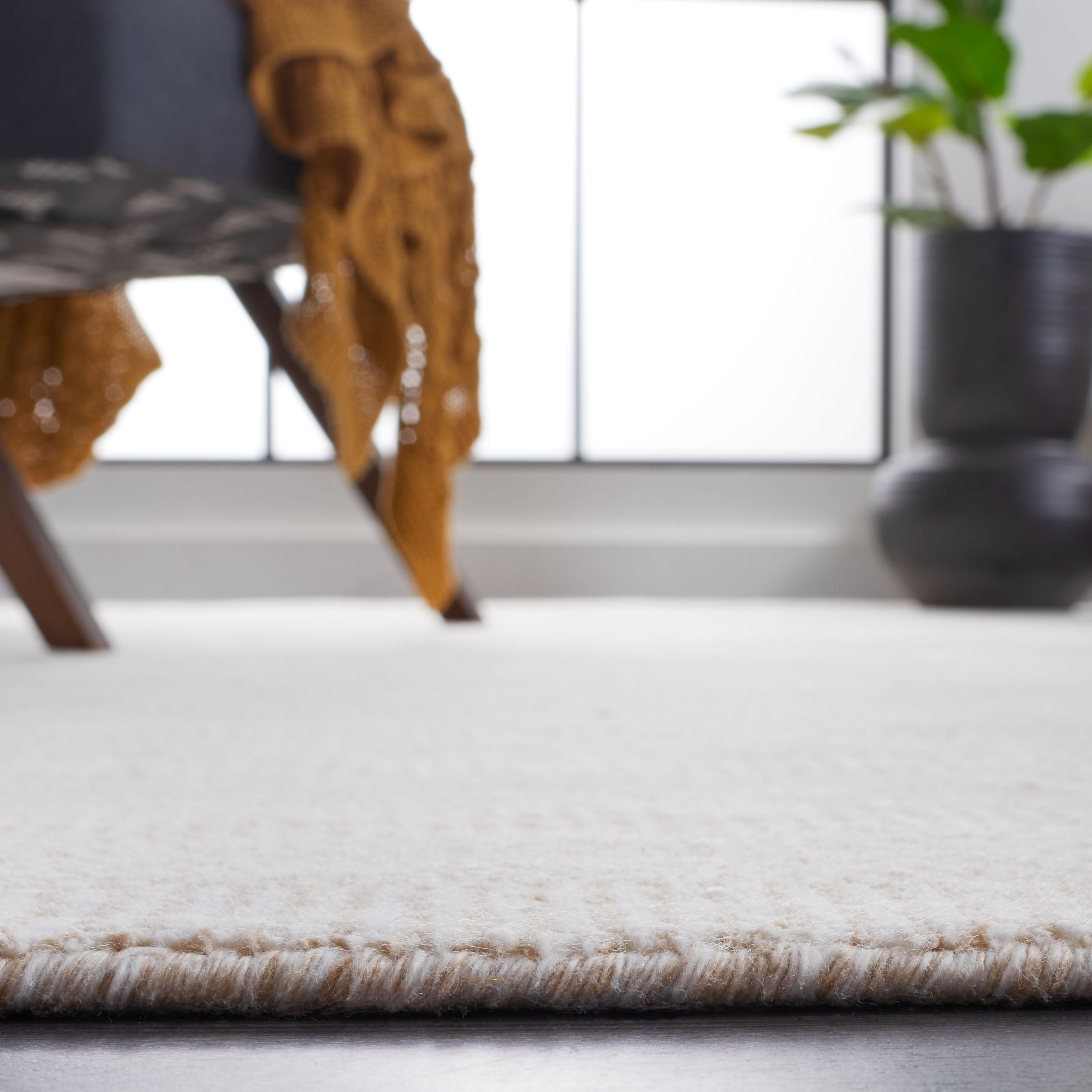 SAFAVIEH Mirage Handan Distressed Polyester Area Rug, Beige/Ivory, 6' x 9'
