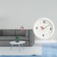 thumbnail image 2 of Figura abstracta de resina, escultura decorativa para oficina, dormitorio, estantería, con reloj moderno y números . Ideal para estudio o sala, 2 of 8