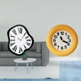 thumbnail image 2 of Reloj de pared con números distorsionados, silencioso, redondo, electrónico, de acrílico y madera. Ideal para dormitorio, sala de estar, ofici, 2 of 8
