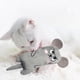 thumbnail image 3 of Juguetes de hierba gatera Gloria para gatos gris, 3 of 9