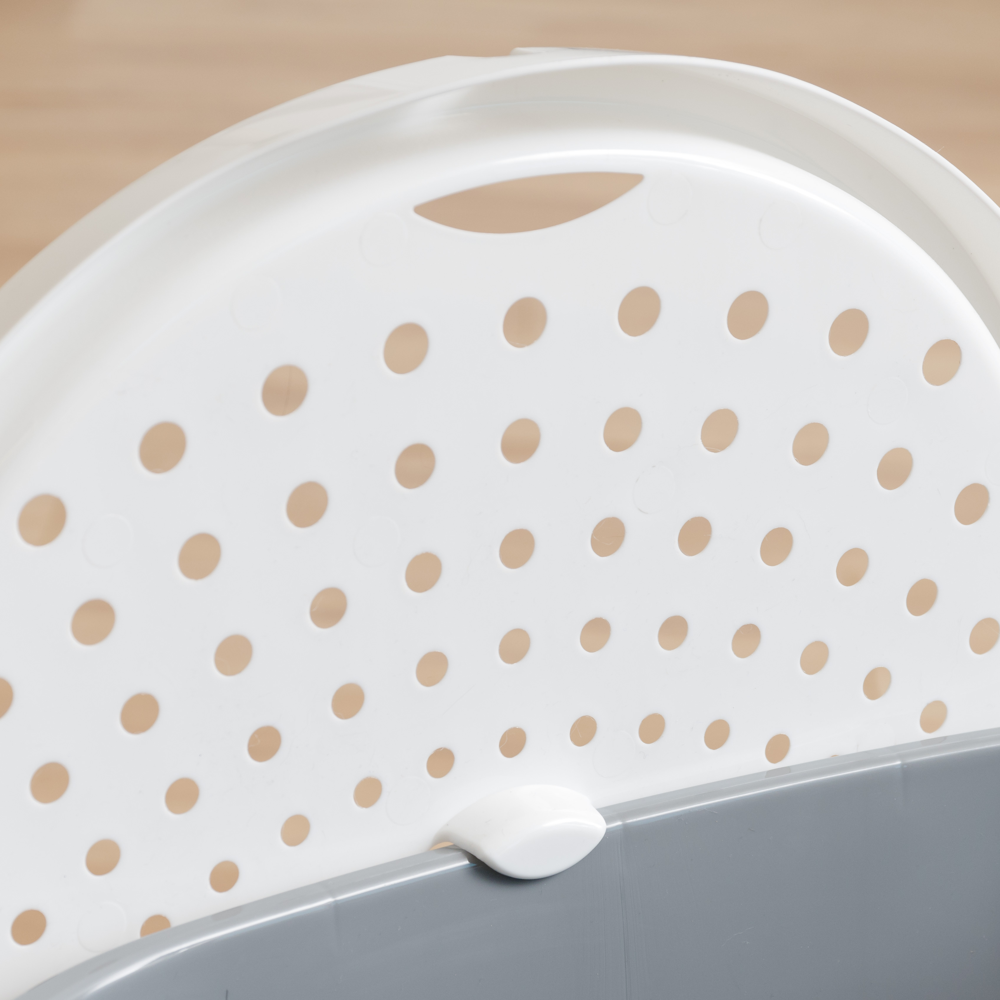 IRIS Oval Top Entry Cat Litter Box with Litter Catching Lid, Privacy Walls and Scoop, Gray/White