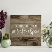 Cskhip Retro Vintage Wooden Pallet Sign In This Kitchen We Lick The Spoon Wood Signs Wall Decor Farmhouse Decor Wall Art Wall Hanger Sign for Living Room Bedroom New House Gift 10x10 Inch