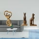 thumbnail image 2 of Figura decorativa de pareja, sujetalibros, adorno de mesa, elaborada en resina cerámica. Ideal para regalar o decorar el hogar o la oficina., 2 of 8