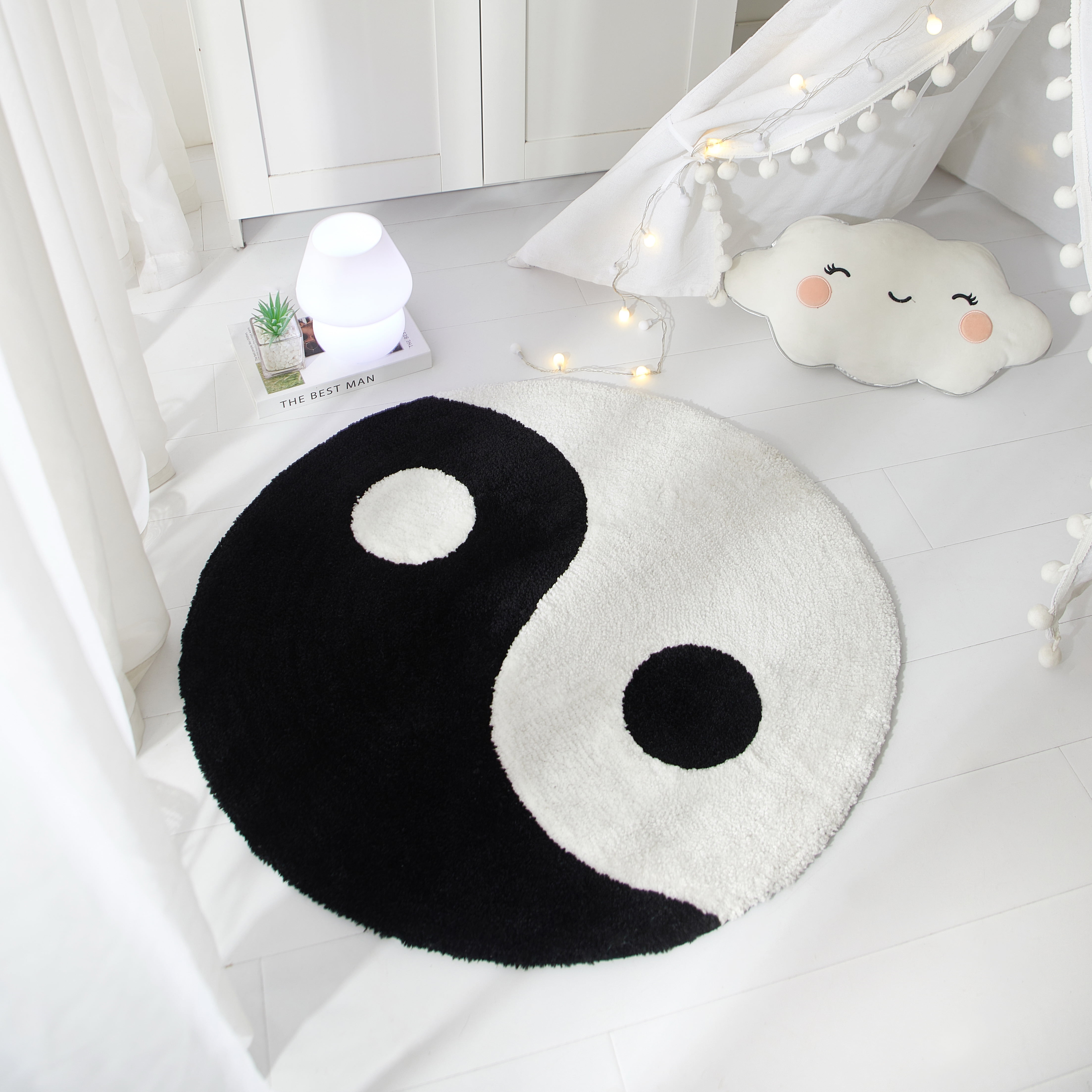 Mainstays 30 in x 30 in Yin Yang Shaped Area Rug, Black and White