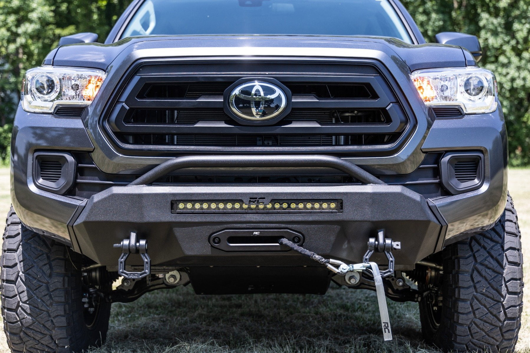 Rough Country Hybrid Front Bumper w/9500s Winch for 16-23 Toyota Tacoma - 10714