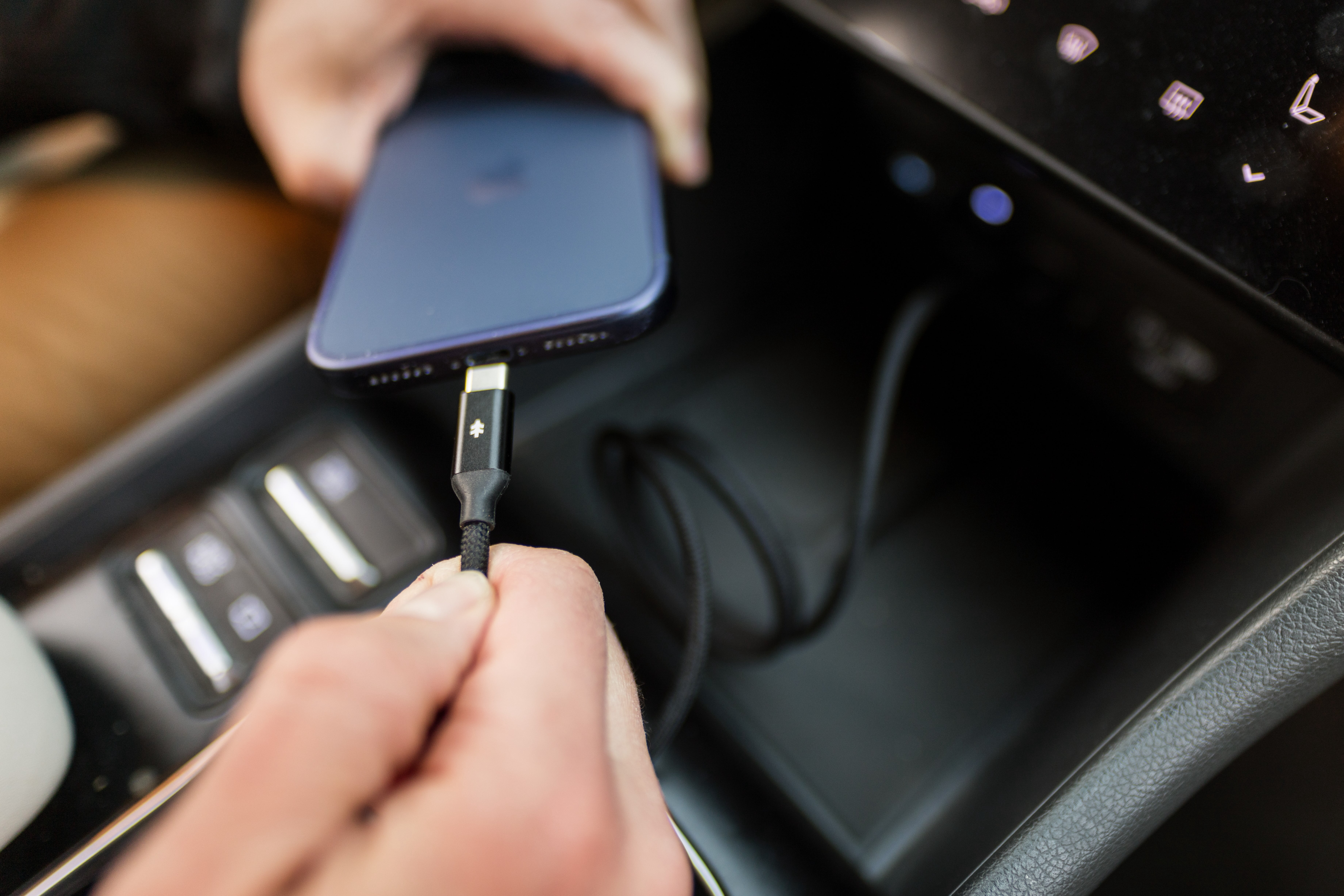 Swiss Tech Kabel M240 3 ft 240W Magnetic Self-Coiling USB-C Charging Cable